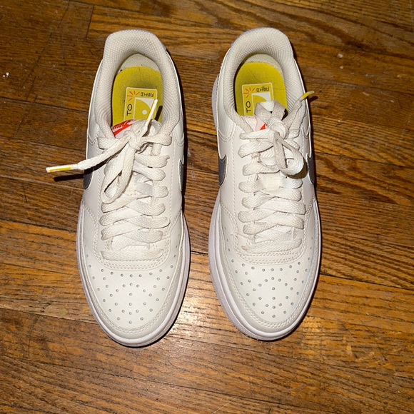 ••Nike Court Vision Alta•• - Picture 2 of 3